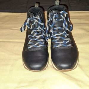 Like New, Merrell Alpine Hiking Boots, Size 6.5. Black & Blue, Lace Up.